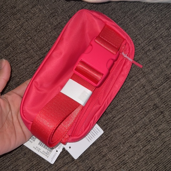 Lululemon belt bag lip gloss color - Picture 5 of 5